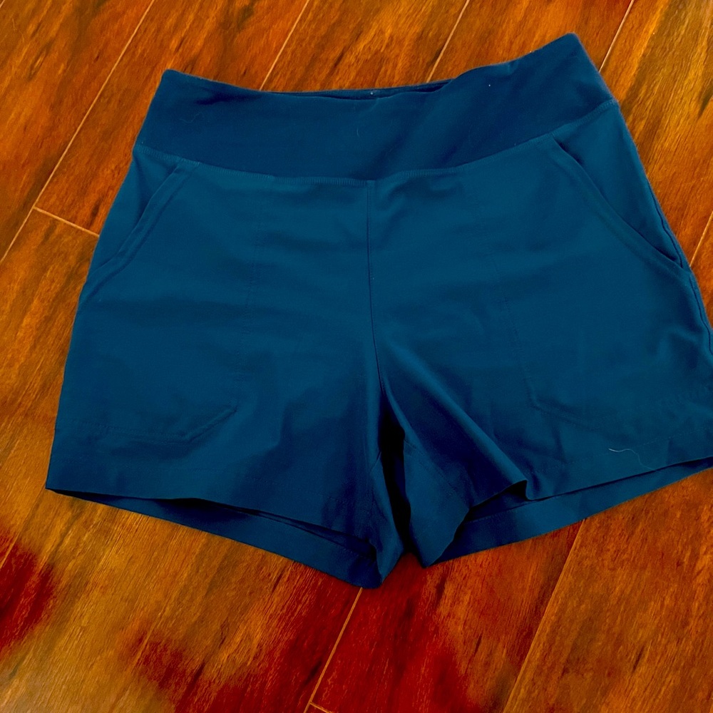 Woman’s Patagonia happy hike shorts
